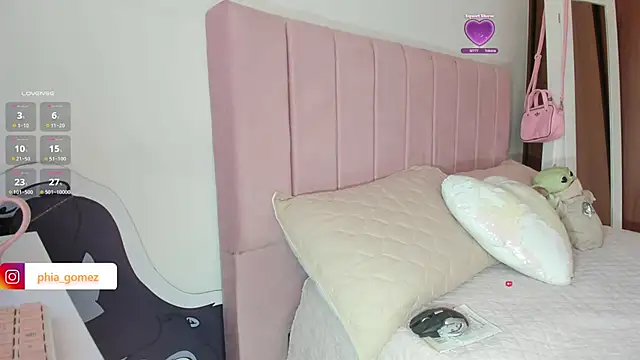 whitneyhot online show from 12-16-25, 11:58