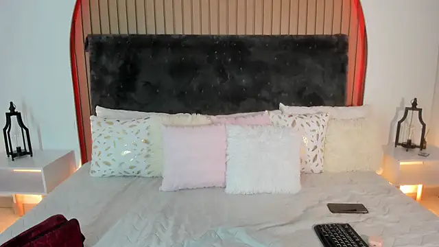 Karlagonzales  online show from 05-12-26, 06:58