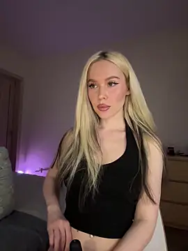 Snapshot of xDinnax chatting on 04-15-26, 03:16 xDinnax online show from 04-15-26, 03:16