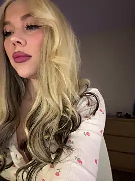 Snapshot of xDinnax chatting on 03-28-26, 01:12 xDinnax online show from 03-28-26, 01:12