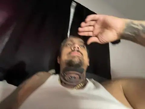 Snapshot of Vision1285 chatting on 02-18-26, 06:48 Vision1285 online show from 02-18-26, 06:48