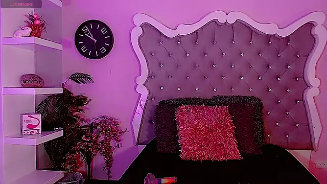 LeyXandrabraz online show from 12-19-25, 08:00