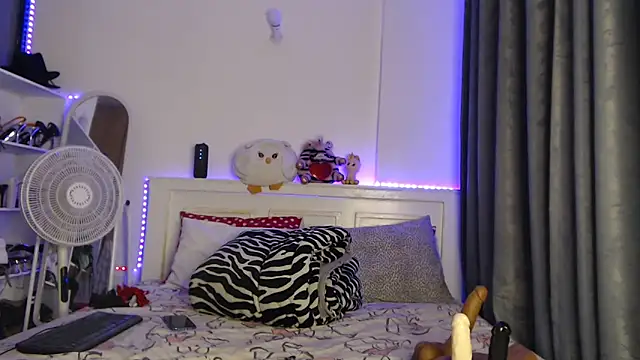 Snapshot of peeky_pinky chatting on 05-16-26, 01:48 peeky pinky online show from 05-16-26, 01:48