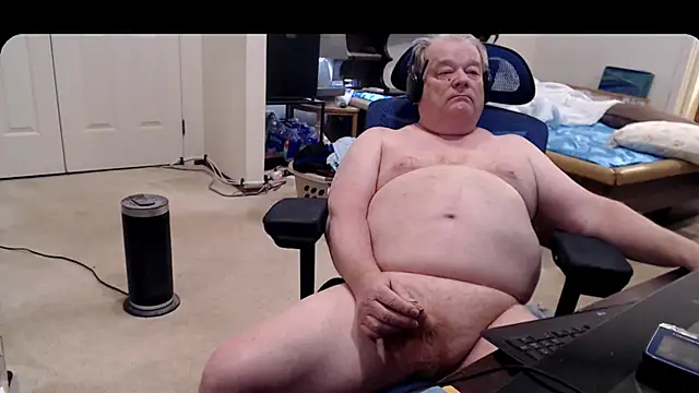 Snapshot of HomerPrice chatting on 12-08-24, 04:33 HomerPrice online show from 12-08-24, 04:33