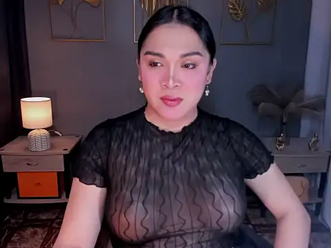 MaxeneCullens online show from 10-31-25, 02:52