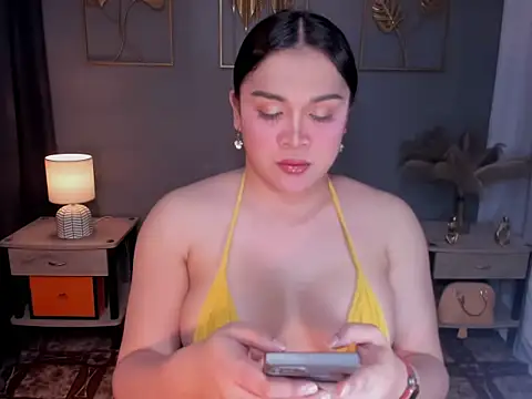 Snapshot of MaxeneCullens chatting on 10-12-25, 04:58 MaxeneCullens online show from 10-12-25, 04:58