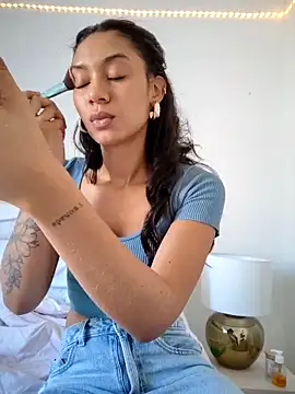 Leaberry online show from 09-10-25, 01:54