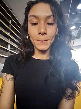 Leaberry online show from 12-16-25, 03:49