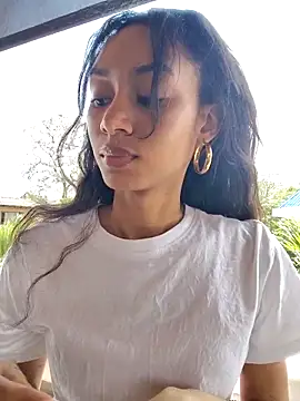 Leaberry online show from 10-28-25, 03:22