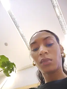 Leaberry online show from 12-22-25, 04:51