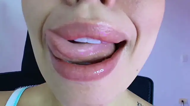 lisbet21x online show from 11-08-25, 01:58