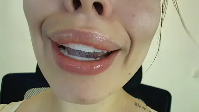 lisbet21x online show from 11-30-25, 02:51