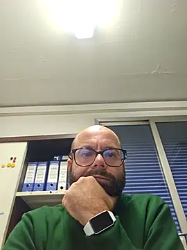 Snapshot of Dolceporco19 chatting on 11-18-25, 04:10 Dolceporco19 online show from 11-18-25, 04:10