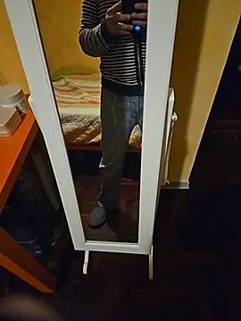 Snapshot of Dolceporco19 chatting on 10-29-25, 05:12 Dolceporco19 online show from 10-29-25, 05:12