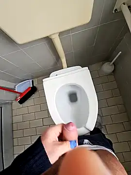 Snapshot of Dolceporco19 chatting on 12-18-24, 09:04 Dolceporco19 online show from 12-18-24, 09:04