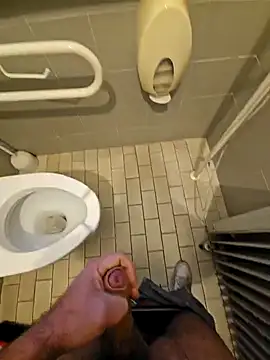 Snapshot of Dolceporco19 chatting on 01-24-25, 04:17 Dolceporco19 online show from 01-24-25, 04:17