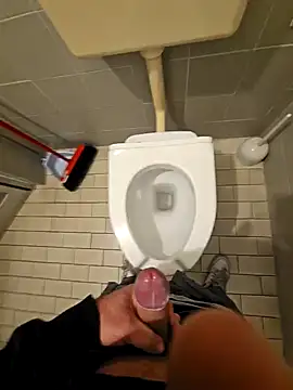 Snapshot of Dolceporco19 chatting on 01-20-25, 04:34 Dolceporco19 online show from 01-20-25, 04:34