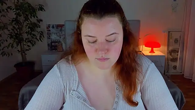 Snapshot of PolinaSalvatore chatting on 06-15-26, 07:35 PolinaSalvatore online show from 06-15-26, 07:35