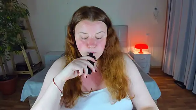 Snapshot of PolinaSalvatore chatting on 09-22-25, 04:57 PolinaSalvatore online show from 09-22-25, 04:57