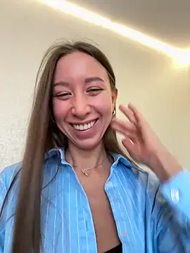 Snapshot of EvaCatt chatting on 10-08-25, 02:35 EvaCatt online show from 10-08-25, 02:35