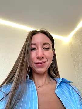 Snapshot of EvaCatt chatting on 10-15-25, 02:32 EvaCatt online show from 10-15-25, 02:32