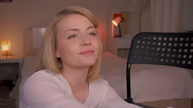 Snapshot of missbeatriss chatting on 07-06-26, 02:13 missbeatriss online show from 07-06-26, 02:13