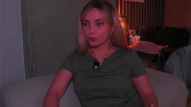 annie22love online show from 02-25-26, 11:15