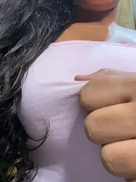 Snapshot of bea3liz chatting on 02-01-25, 02:05 bea3liz online show from 02-01-25, 02:05