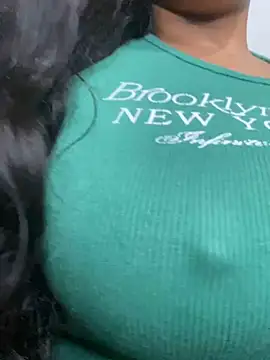 Snapshot of bea3liz chatting on 01-14-25, 01:26 bea3liz online show from 01-14-25, 01:26