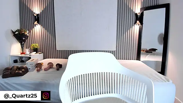 Zafiiraa online show from 10-31-25, 12:13