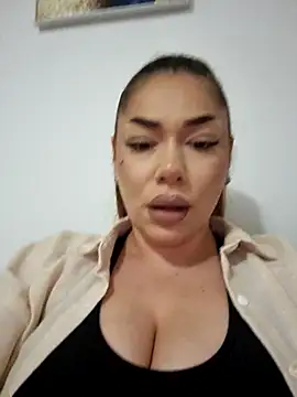 Snapshot of Ella_sweety chatting on 07-17-26, 07:22 Ella sweety online show from 07-17-26, 07:22