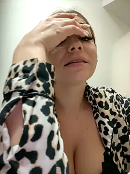 Ella sweety online show from 12-20-25, 10:56