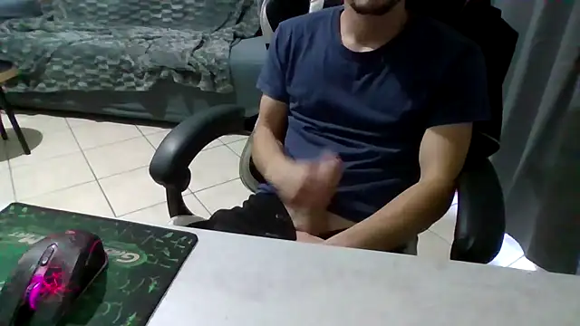 Snapshot of simoninside25 chatting on 10-11-25, 02:18 simoninside25 online show from 10-11-25, 02:18