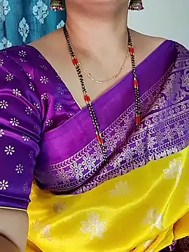 Snapshot of Indian_desi_wife chatting on 09-09-25, 02:21 Indian desi wife online show from 09-09-25, 02:21