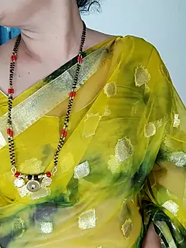 Snapshot of Indian_desi_wife chatting on 10-22-25, 03:39 Indian desi wife online show from 10-22-25, 03:39