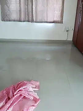 Snapshot of Indian_desi_wife chatting on 02-21-25, 02:50 Indian desi wife online show from 02-21-25, 02:50