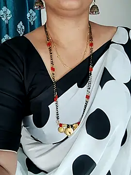 Snapshot of Indian_desi_wife chatting on 09-15-25, 05:02 Indian desi wife online show from 09-15-25, 05:02