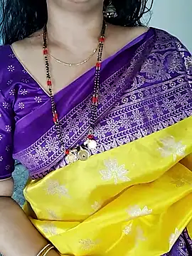 Snapshot of Indian_desi_wife chatting on 10-11-25, 03:29 Indian desi wife online show from 10-11-25, 03:29