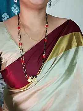 Snapshot of Indian_desi_wife chatting on 09-13-25, 02:55 Indian desi wife online show from 09-13-25, 02:55