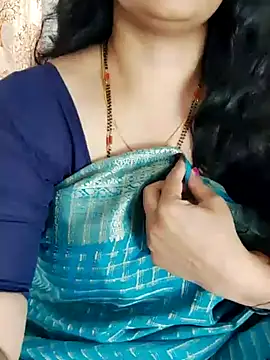 Snapshot of Indian_desi_wife chatting on 01-18-25, 03:09 Indian desi wife online show from 01-18-25, 03:09