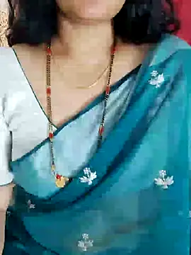 Snapshot of Indian_desi_wife chatting on 12-28-24, 05:44 Indian desi wife online show from 12-28-24, 05:44