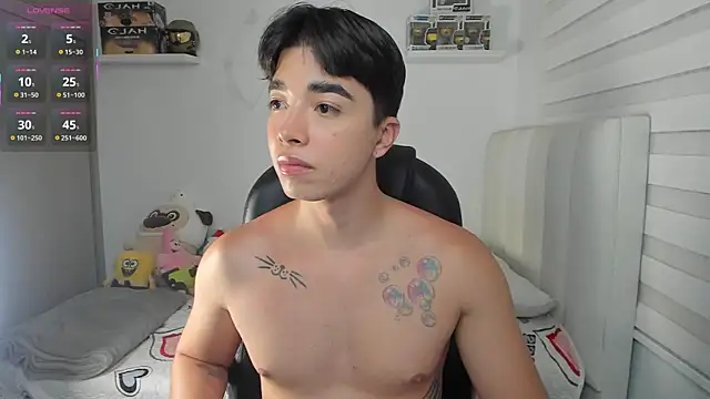 Snapshot of santy7v7 chatting on 04-30-26, 01:29 santy7v7 online show from 04-30-26, 01:29