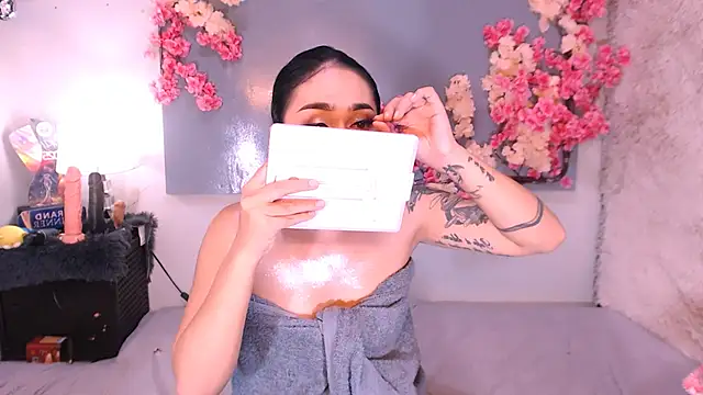 Snapshot of Oriental_Tiara chatting on 10-18-25, 10:39 Oriental Tiara online show from 10-18-25, 10:39