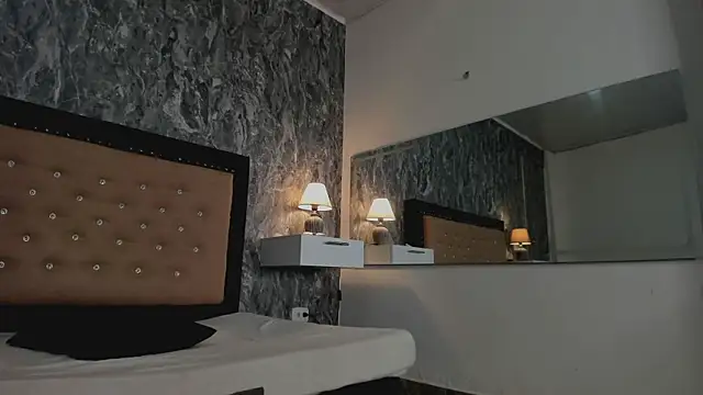 Lia sarahi online show from 11-30-25, 11:44