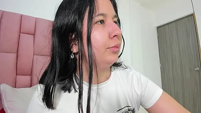 Lia sarahi online show from 12-22-25, 11:43