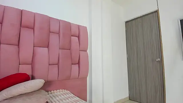 Lia sarahi online show from 12-20-25, 12:19