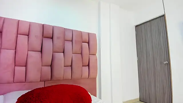 Lia sarahi online show from 12-15-25, 12:00