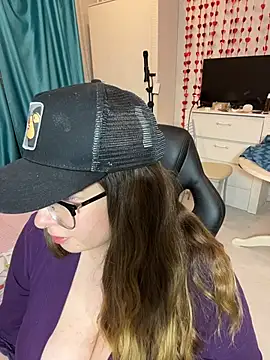 Snapshot of DienkaGreen chatting on 02-08-26, 09:56 DienkaGreen online show from 02-08-26, 09:56