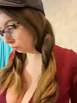 Snapshot of DienkaGreen chatting on 02-03-26, 09:47 DienkaGreen online show from 02-03-26, 09:47