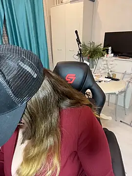 Snapshot of DienkaGreen chatting on 01-18-26, 05:38 DienkaGreen online show from 01-18-26, 05:38